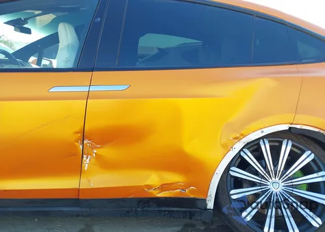 2018 Tesla Model X 100D/75D/P100D z USA, uszkodzony, nr VIN 5YJXCAE27JF101982